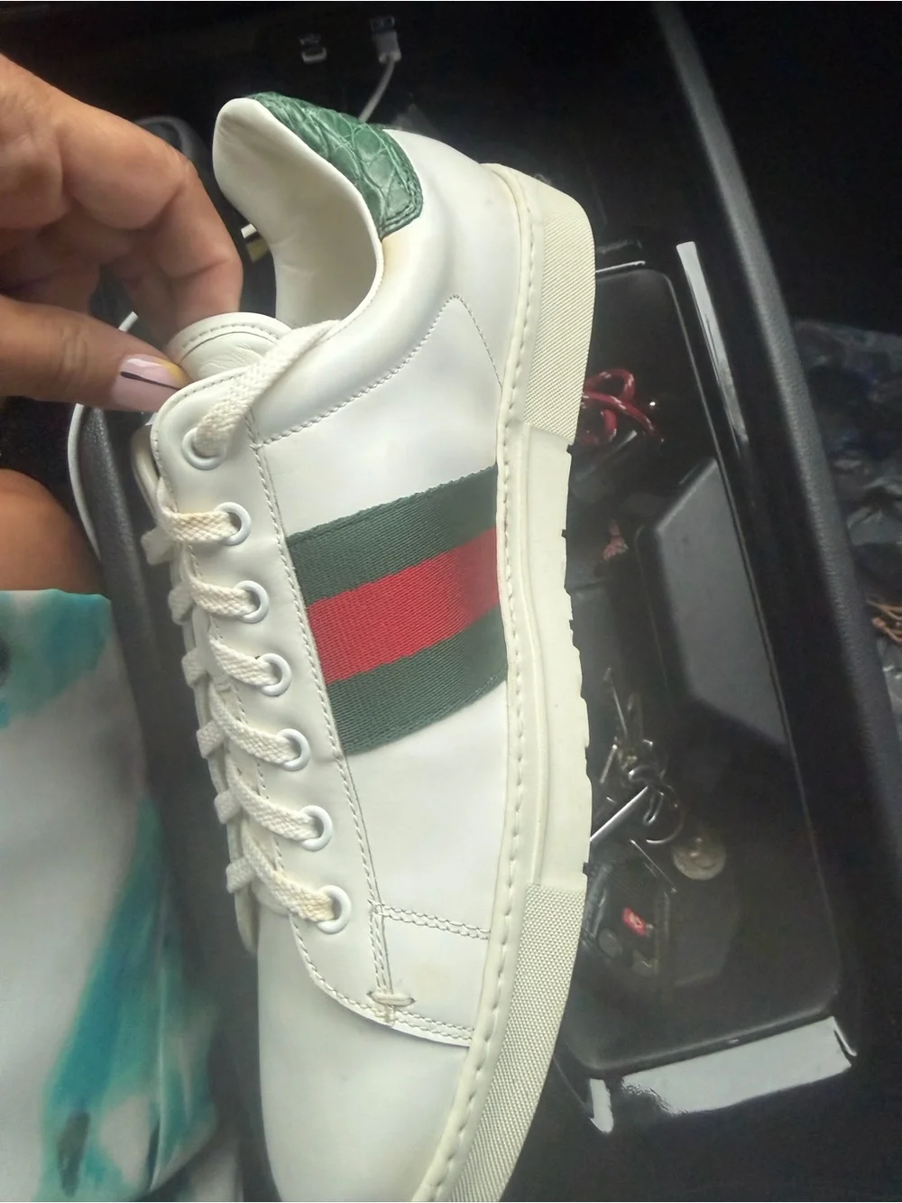 Gucci White Leather Low-Top Sneaker with Green and Red Web